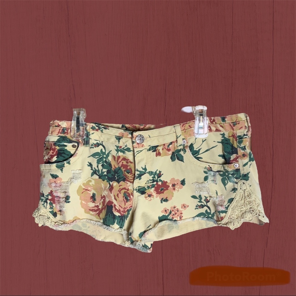 Mudd Yellow Floral Ripped Short Shorts w Lace Jrs 17
